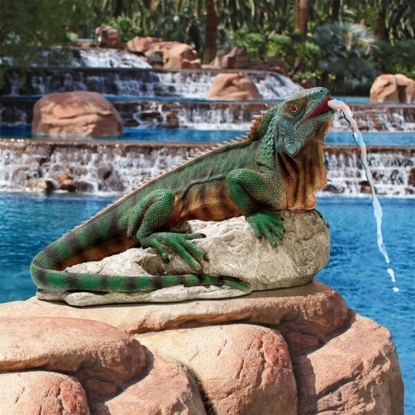 Design Toscano EU9316 16 Inch Ike the Iguana Spitter Piped Statue