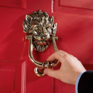 Design Toscano TE10 5 Inch 10 Downing Street Lion Authentic Door Knocker