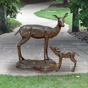 Design Toscano AS9223681 25 Inch Standing Doe and Fawn Statues - Bronze