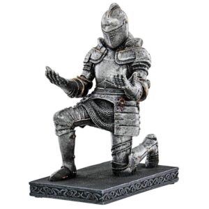 Design Toscano CL78492 3 1/2 Inch Medieval Knight Kneeling Pen Stand