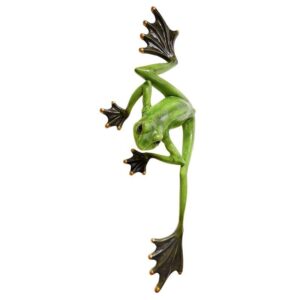 Design Toscano JQ7961 34 Inch Wallace the Flying Frog Statue