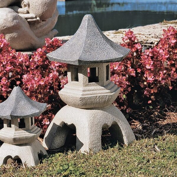 Design Toscano NG29870 Large Pogoda Lantern Statue